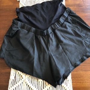 Maternity workout shorts •Size XL•